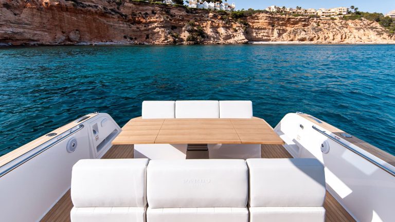 Pardo-Yachts-Pardo-38-exterior-Outdoor-dining-area